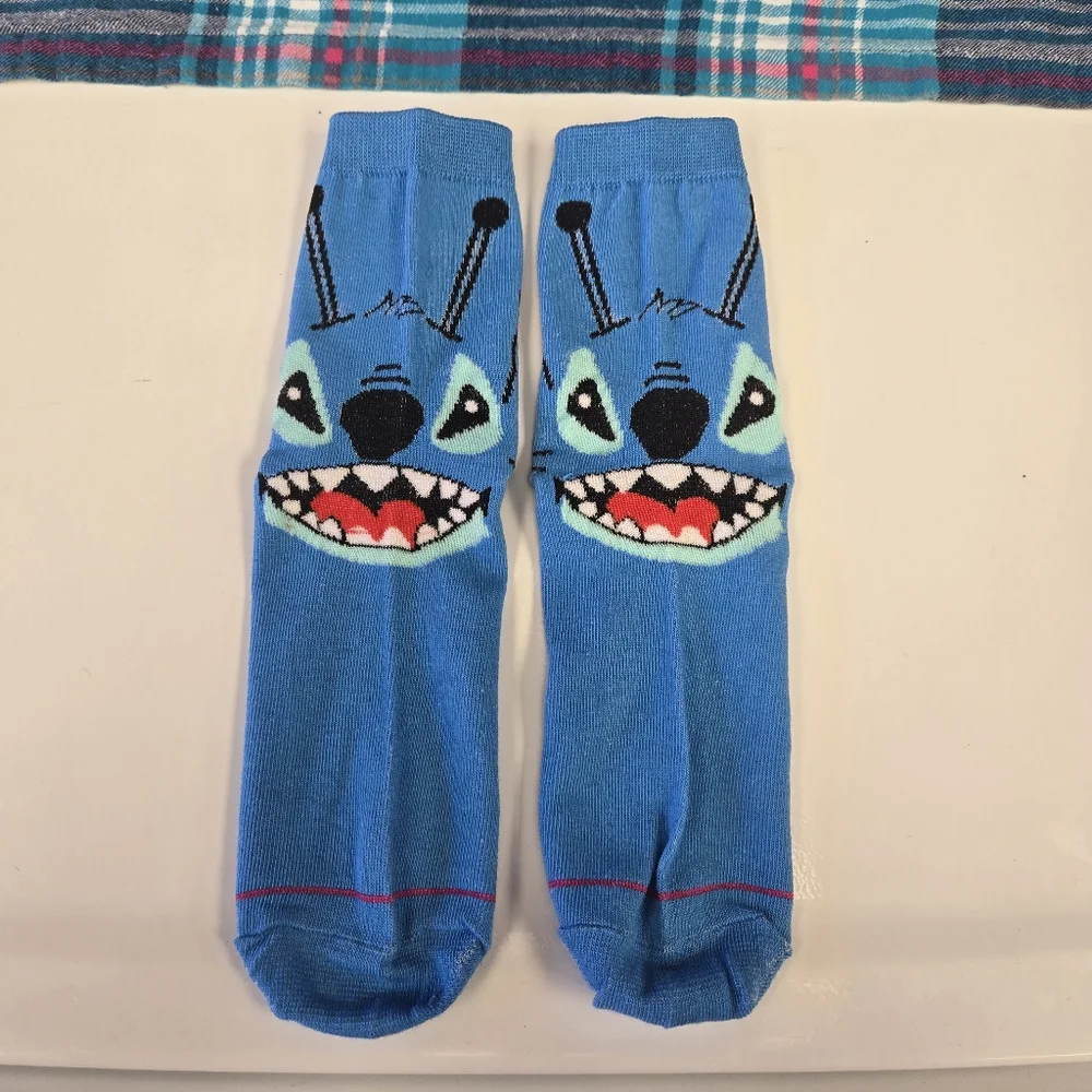 🍒🍒 Blue Stitch Crew Socks